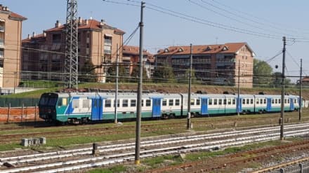 CHIVASSO-IVREA - Via i passaggi a livello lungo la ferrovia per Aosta