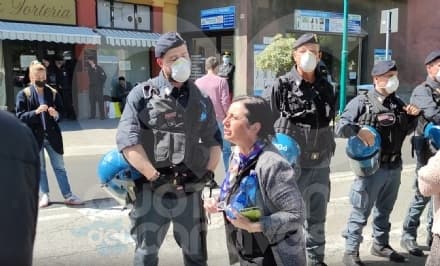 CHIVASSO - Aperitivi alla Torteria: raffica di multe via posta ai partecipanti. Identificati dalle forze dell'ordine grazie ai video su Facebook e Youtube