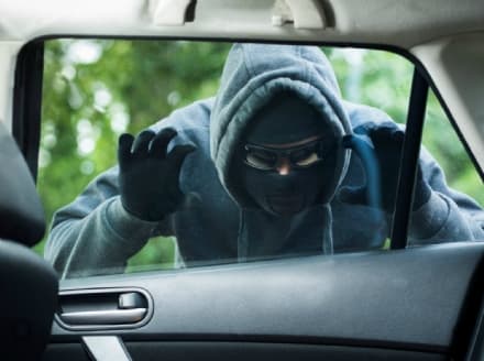 CASTELLAMONTE - Ladri in azione nel parcheggio sotterraneo del centro commerciale Bennet