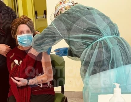 RIVAROLO - Campagna anti covid over 80: tra le prime vaccinate la signora Giuseppina, 90 anni