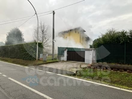 AGLIE' - Incendio in un garage di strada Bairo: intervento dei vigili del fuoco - FOTO