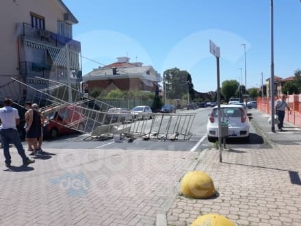 MAPPANO - Crolla un ponteggio tra via Avogadro e via Marconi - FOTO