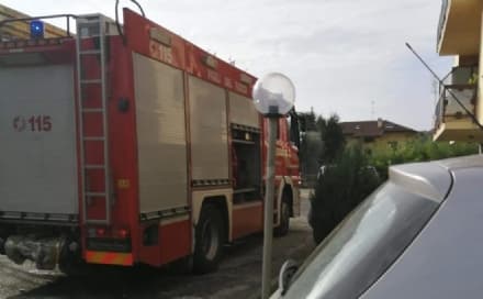 RIVARA - Incendio nel vano ascensore di una palazzina: intervento dei vigili del fuoco