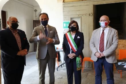 CALUSO - Il presidente Cirio visita il centro vaccinale: «Dobbiamo convincere chi è ancora scettico»