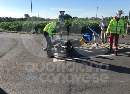 AGLIE' - Auto contro moto alla rotonda della provinciale per Ozegna: ferito motociclista - FOTO