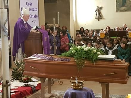 RIVARA - L'arcivescovo di Torino celebra l'addio a don Raffaele
