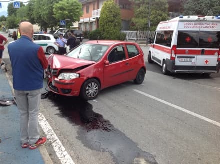 RIVAROLO - Schianto in via Favria: ragazza ferita - FOTO E VIDEO