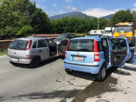 CUORGNE' - Scontro fra due auto, intervenuto l'elicottero dei vigili del fuoco