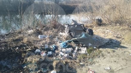 STRAMBINO - Discariche abusive lungo il corso del Chiusella: così si devasta l'ambiente - FOTO