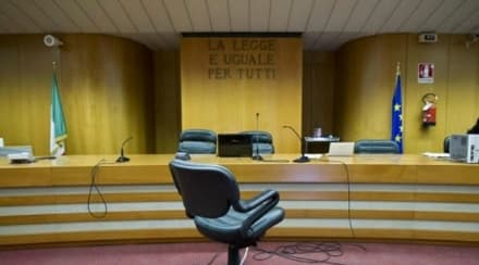 IVREA - Il figlio di 11 anni resta solo in casa: i genitori a processo per abbandono di minore