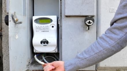 VISCHE - Vandali in azione: contatori della luce manomessi e danneggiati