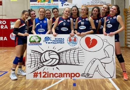 MONTALTO DORA - La squadra di pallavolo aderisce a #12InCampo, contro l'obbligo del Green Pass