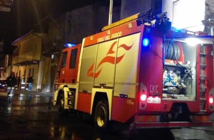 CUORGNE' - Cagnolino cade nell'Orco: salvato dai vigili del fuoco