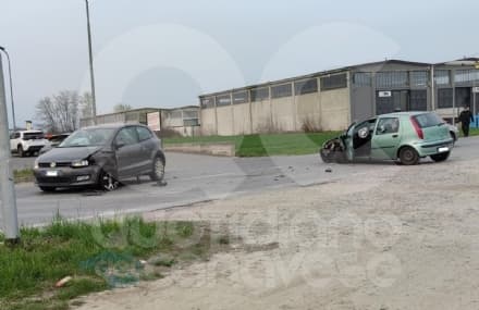 FAVRIA - Incidente in via Busano: due vetture coinvolte - FOTO