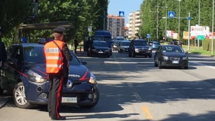 IVREA - Raffica di posti di blocco dei carabinieri: 400 persone controllate nel weekend