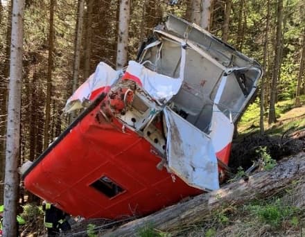 CADE LA FUNIVIA STRESA-MOTTARONE - Tredici morti il bilancio definitivo della tragedia. Due bimbi lottano per la vita in ospedale a Torino