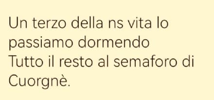 CUORGNE' - Il semaforo in centro dura troppo, sui social spopolano meme e messaggi ironici