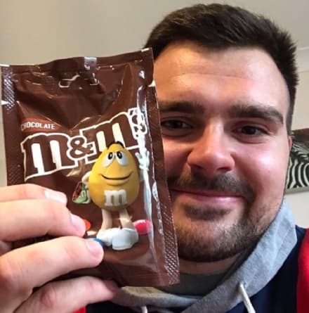 CURIOSITA' - L'uomo che impila gli M&M's