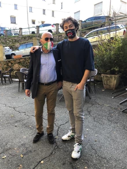 CUORGNE' - Il cantante dei Pinguini Tattici Nucleari a Belmonte per un pranzo in famiglia