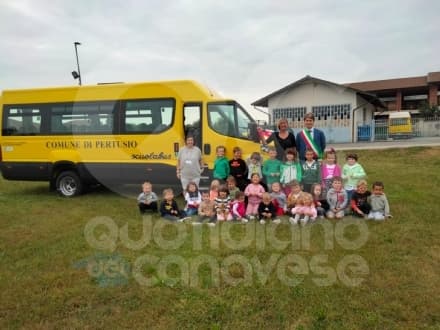 PERTUSIO - Taglio del nastro e grande festa per il nuovo scuolabus - FOTO e VIDEO