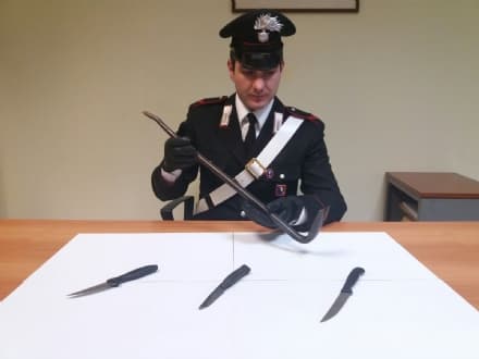 PAVONE - A spasso con coltelli e piede di porco: due denunciati - VIDEO