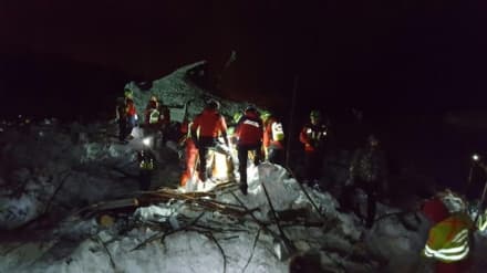 SLAVINA SULL'HOTEL RIGOPIANO - Dal Canavese partirà un altro contingente - FOTO