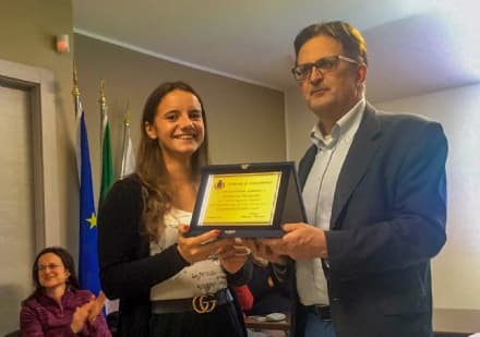CHIAVERANO - Il paese premia la sua nuotatrice da medaglia d'oro