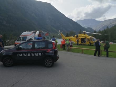 CERESOLE REALE - Marito e moglie finiscono in acqua: tragedia sfiorata nel lago