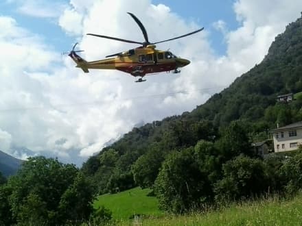 BROSSO - Turista tedesco precipita con il parapendio sul monte Cavallaria: trasportato in gravi condizioni al Cto