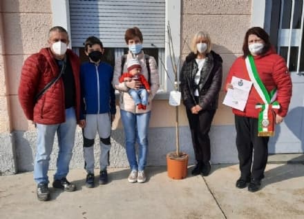 CASTELNUOVO NIGRA - Fiocco azzurro in paese: benvenuto a Samuele, primo nato dal 2020