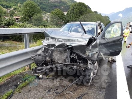 QUINCINETTO-IVREA - Incidente sull'A5: due auto fuori strada sotto la pioggia battente - FOTO