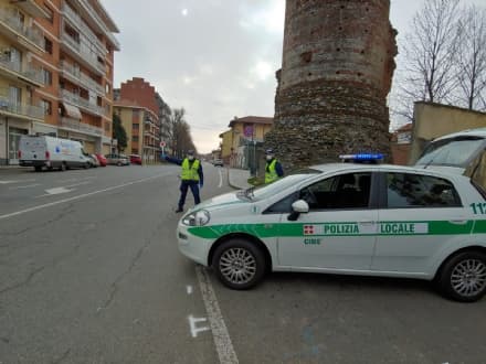 CIRIE' - Gita non autorizzata, polizia locale blocca il bus