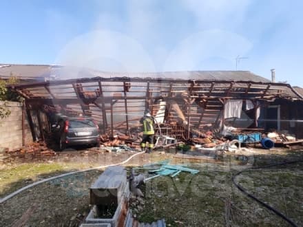 SAN BENIGNO CANAVESE - Casa esplosa, migliorano le condizioni di vita dell'uomo ferito