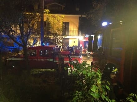 PONT - Accende la stufa per scaldare i gatti e scoppia l'incendio: provvidenziali i vigili del fuoco - FOTO