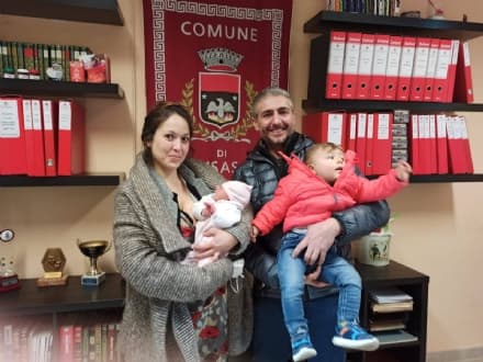 CHIVASSESE - La bimba ha fretta di nascere e viene alla luce in auto: benvenuta Nicole - VIDEO