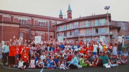 CASTELLAMONTE - Un fiume di ragazzi per ricordare «mamma Ale»