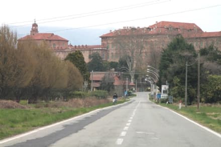 CANAVESE - Così cambiano i nostri paesi al tempo del coronavirus, come congelati in una domenica d'agosto - FOTO
