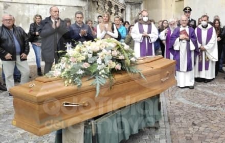 MONTANARO - Una folla commossa e incredula ai funerali di Giusy Arena - FOTO