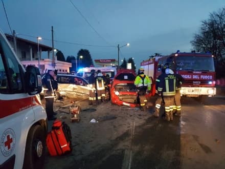 RIVAROLO CANAVESE - Grave incidente stradale davanti alla Bausano: due persone ferite - FOTO