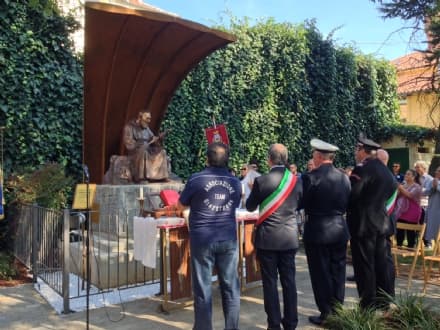 RIVAROLO - Taglio del nastro per la statua di Padre Pio