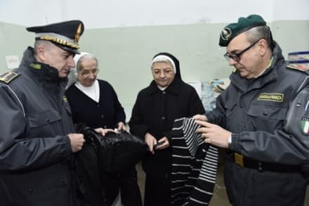 NATALE 2016 - I vestiti sequestrati in dono ai poveri