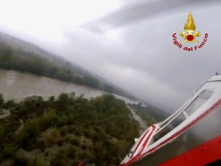 CHIVASSO - Pescatori salvati sul Po dai vigili del fuoco - VIDEO SOCCORSI