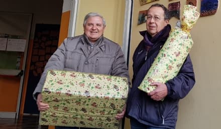 CASTELLAMONTE - Recco dona i gettoni di presenza alla scuola materna