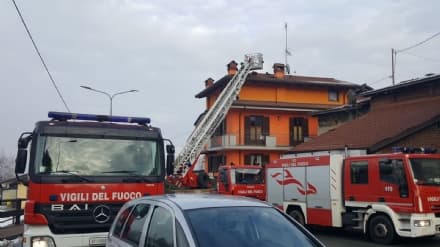 SAN COLOMBANO - Incendio in una casa: intervento dei pompieri