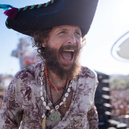 CHIVASSO - Coronavirus, Jovanotti ringrazia il reparto covid dell'ospedale: «Grazie per tutto quello che state facendo»