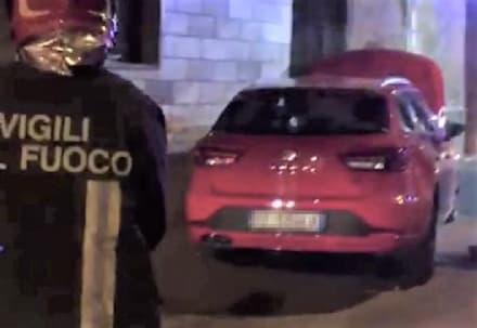 VALPERGA - Si schianta con l'auto e provoca una fuga di gas