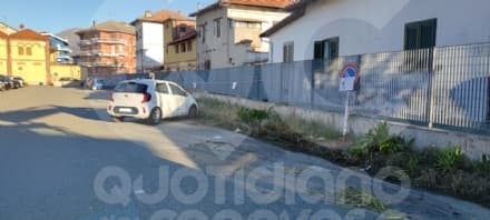 RIVAROLO CANAVESE - Parcheggio della stazione mezzo chiuso a sorpresa: pendolari furenti - FOTO
