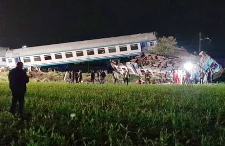 DISASTRO FERROVIARIO A CALUSO - Tragico bilancio: due morti e venti feriti - FOTO e VIDEO