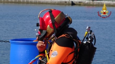IVREA - Sommozzatori dei vigili del fuoco al lago Sirio - VIDEO IN ACQUA
