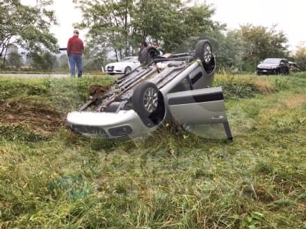 BUSANO-VALPERGA - Scontro tra due Panda sulla provinciale: una si ribalta nei prati. Tre feriti - FOTO e VIDEO